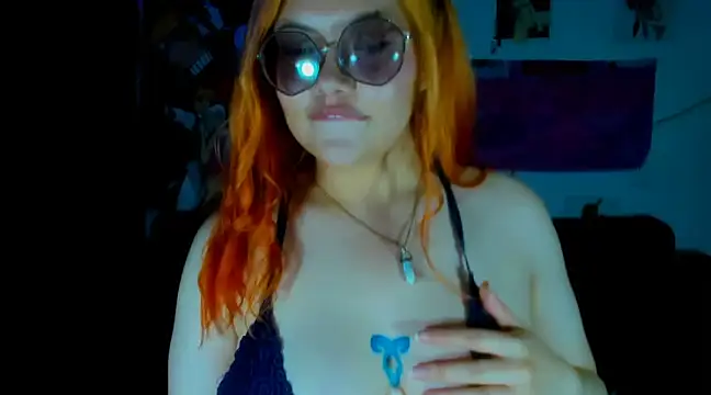 Snapshot of Lily_stone04 chatting on December 14, 4:12 am Lily stone04 online show from December 14, 4:12 am