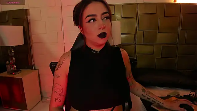 Snapshot of AnnikaMerliahh_ chatting on March 5, 12:00 pm AnnikaMerliahh online show from March 5, 12:00 pm