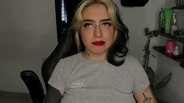 AnnikaMerliahh  online show from December 22, 1:41 pm