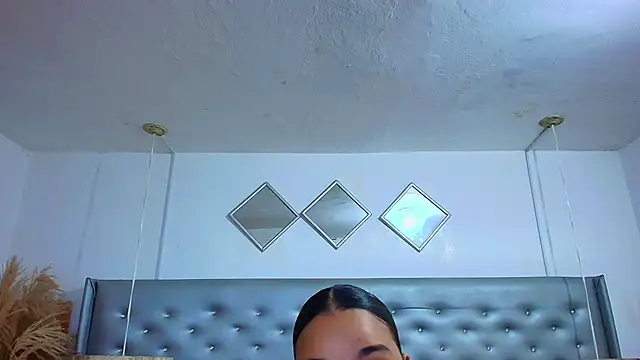 EileenBenzon online show from December 3, 4:49 pm