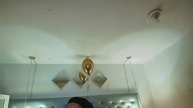 EileenBenzon online show from April 7, 2:06 pm