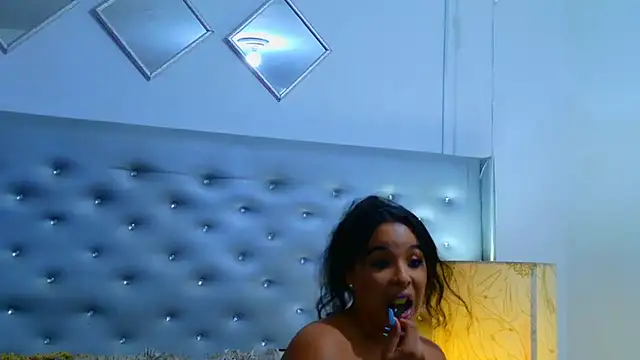 Snapshot of EileenBenzon chatting on July 14, 3:29 pm EileenBenzon online show from July 14, 3:29 pm