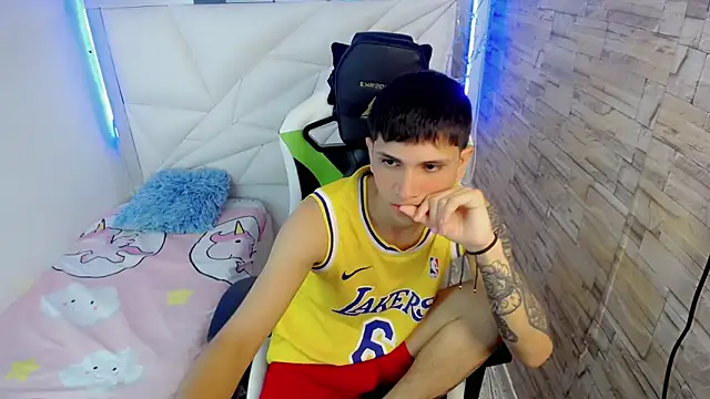 Brayan lopezz online show from January 18, 4:10 pm