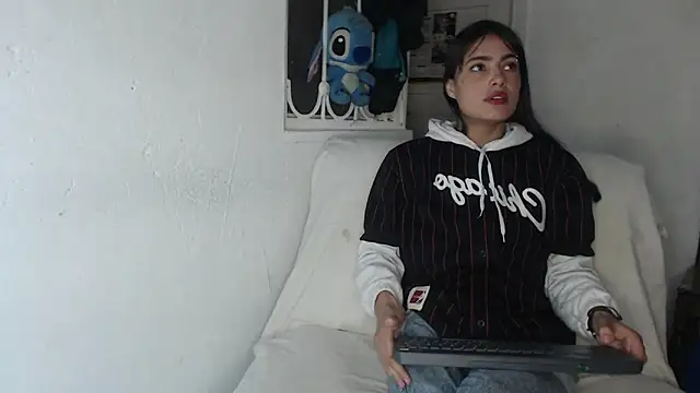 skinny sweet2411 online show from October 13, 9:26 pm