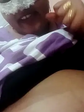 Snapshot of seemi_bhabhi chatting on March 1, 10:02 am seemi bhabhi online show from March 1, 10:02 am