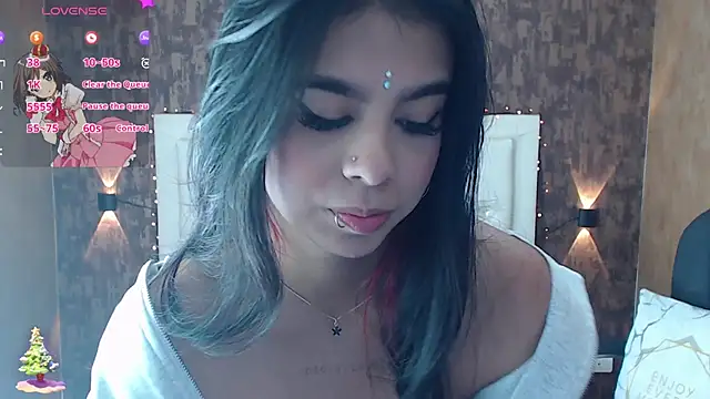 Snapshot of EMALINDA__HILSS chatting on December 23, 3:33 pm EMALINDA HILSS online show from December 23, 3:33 pm