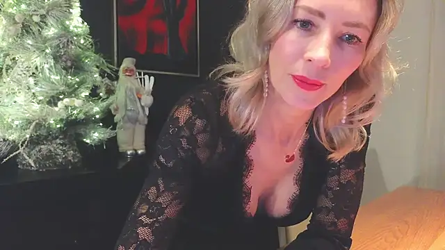 Snapshot of _Maddalena_ chatting on December 24, 11:00 pm Maddalena online show from December 24, 11:00 pm