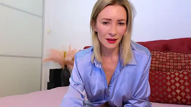 Snapshot of _Maddalena_ chatting on January 6, 8:39 pm Maddalena online show from January 6, 8:39 pm