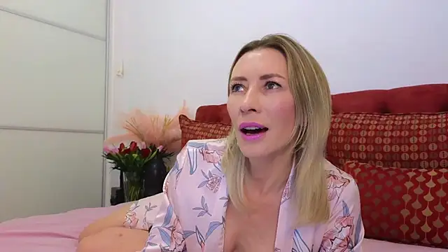 Snapshot of _Maddalena_ chatting on February 14, 9:21 pm Maddalena online show from February 14, 9:21 pm