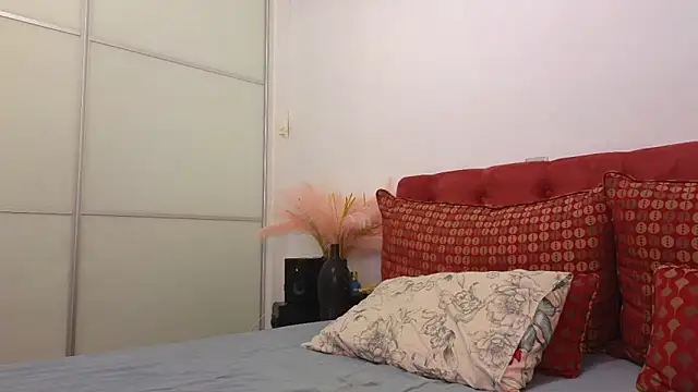 Snapshot of _Maddalena_ chatting on February 21, 9:32 pm Maddalena online show from February 21, 9:32 pm