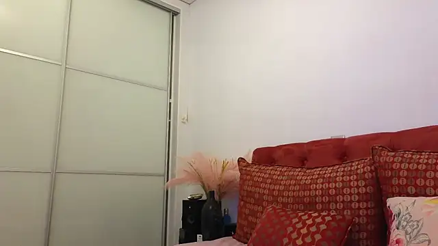 Snapshot of _Maddalena_ chatting on March 3, 9:05 pm Maddalena online show from March 3, 9:05 pm