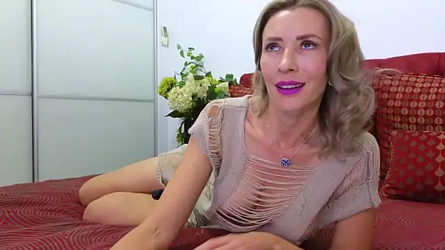 Snapshot of _Maddalena_ chatting on September 28, 8:47 pm Maddalena online show from September 28, 8:47 pm