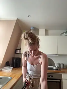 Hr Frk Olsen online show from April 18, 9:24 am