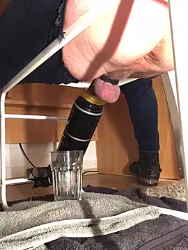 Snapshot of Inseminator69 chatting on November 26, 6:36 am Inseminator69 online show from November 26, 6:36 am