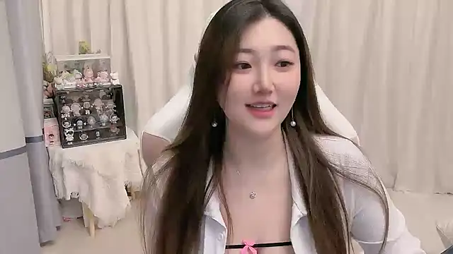 Snapshot of Stars_Elyn chatting on December 4, 12:14 pm Stars Elyn online show from December 4, 12:14 pm
