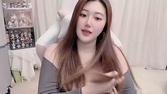 Snapshot of Stars_Elyn chatting on March 19, 3:29 pm Stars Elyn online show from March 19, 3:29 pm