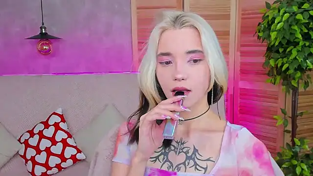 Snapshot of as1an_girlfriend chatting on February 27, 10:15 am as1an girlfriend online show from February 27, 10:15 am