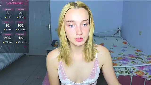 Wild Sophie  online show from October 15, 7:14 pm