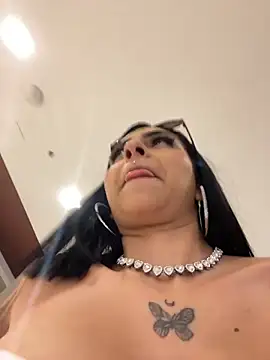 Hilary pinkk online show from April 8, 9:15 pm