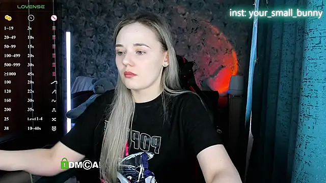 Snapshot of Your_small_bunny chatting on April 28, 2:27 am Your small bunny online show from April 28, 2:27 am