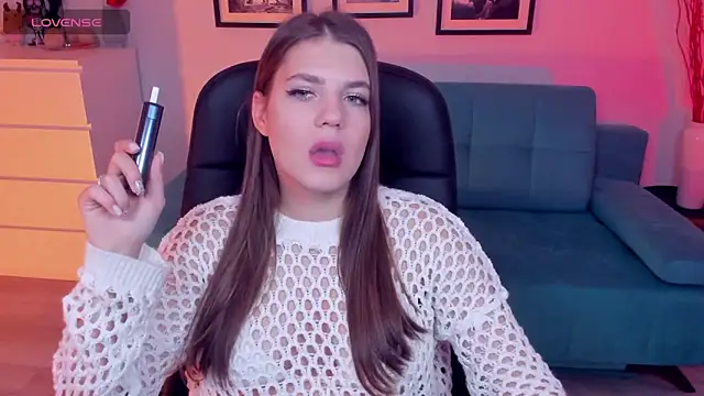 Snapshot of BellaSweetHeart chatting on October 10, 7:51 am BellaSweetHeart online show from October 10, 7:51 am