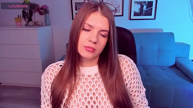 Snapshot of BellaSweetHeart chatting on October 30, 6:59 am BellaSweetHeart online show from October 30, 6:59 am