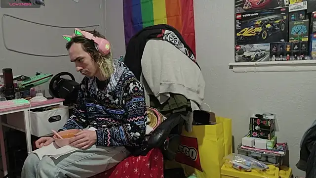 tallnerdyguy online show from April 8, 2:11 am