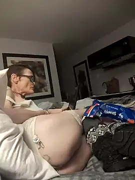 Snapshot of ivylee31 chatting on January 9, 3:36 am ivylee31 online show from January 9, 3:36 am