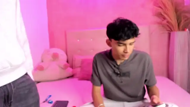 Snapshot of KLAUS_SUNRISE_XX chatting on December 8, 6:33 am KLAUS SUNRISE XX online show from December 8, 6:33 am