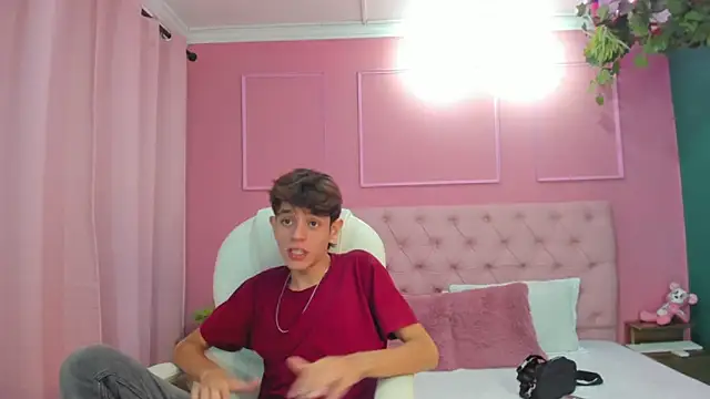 Snapshot of KLAUS_SUNRISE_XX chatting on December 26, 3:06 am KLAUS SUNRISE XX online show from December 26, 3:06 am