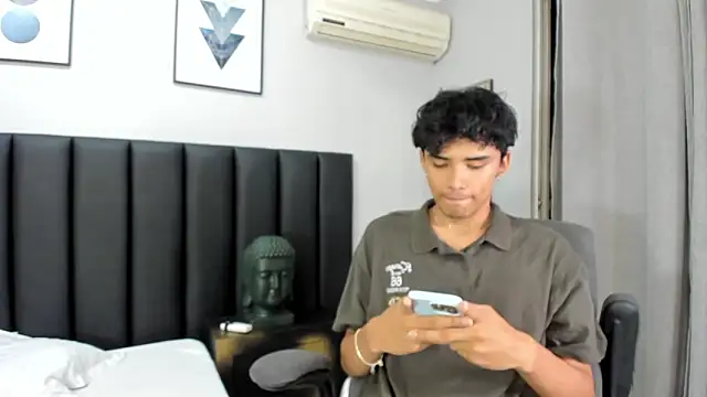 Snapshot of KLAUS_SUNRISE_XX chatting on January 29, 6:54 am KLAUS SUNRISE XX online show from January 29, 6:54 am