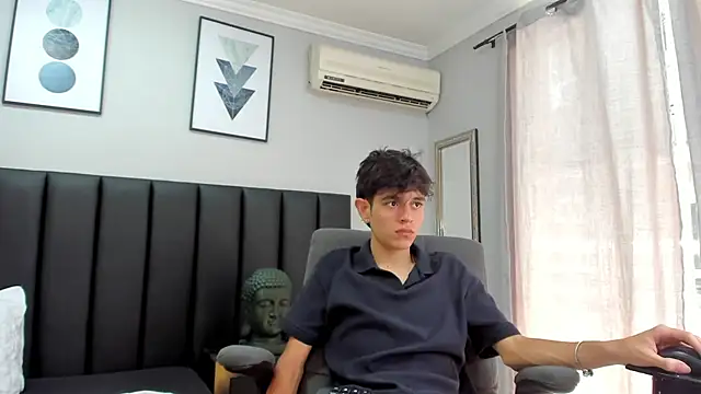 Snapshot of KLAUS_SUNRISE_XX chatting on March 19, 5:39 pm KLAUS SUNRISE XX online show from March 19, 5:39 pm