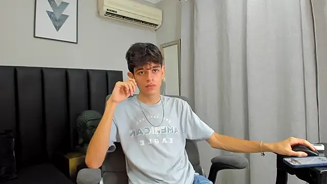 Snapshot of KLAUS_SUNRISE_XX chatting on March 23, 5:32 am KLAUS SUNRISE XX online show from March 23, 5:32 am