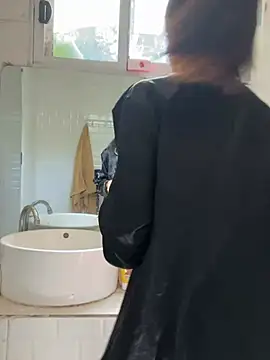 desiregirl69 online show from December 18, 5:04 am