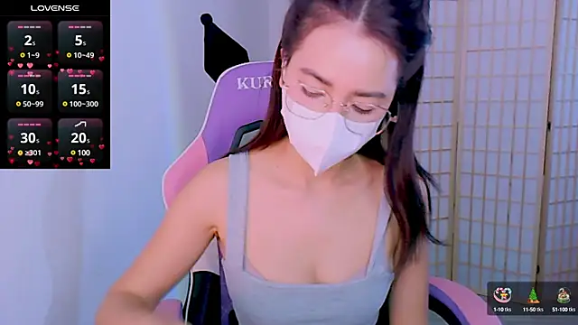 Snapshot of desiregirl69 chatting on February 5, 6:37 pm desiregirl69 online show from February 5, 6:37 pm