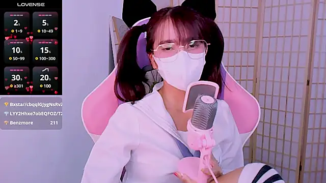 Snapshot of desiregirl69 chatting on February 26, 9:16 pm desiregirl69 online show from February 26, 9:16 pm