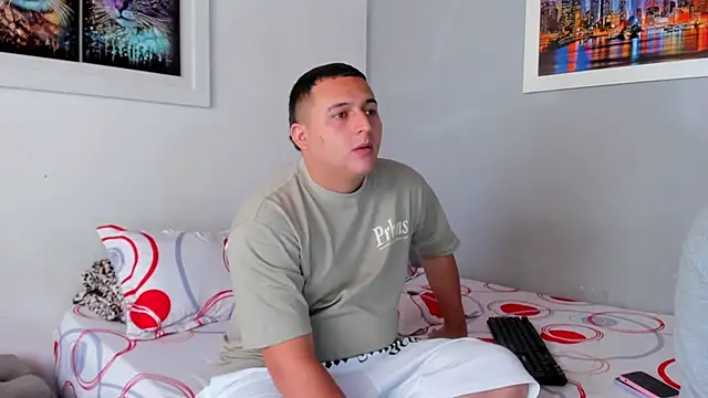 Snapshot of naughtyloverss chatting on January 22, 2:03 pm naughtyloverss online show from January 22, 2:03 pm