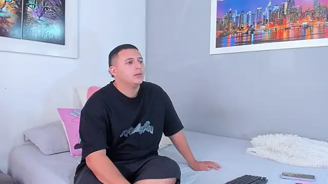 Snapshot of naughtyloverss chatting on February 6, 2:58 pm naughtyloverss online show from February 6, 2:58 pm