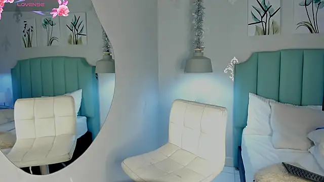 Snapshot of Khenta_Michells chatting on February 12, 1:37 pm Khenta Michells online show from February 12, 1:37 pm