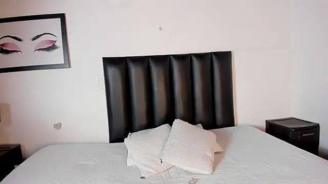 Snapshot of Khenta_Michells chatting on November 30, 11:25 am Khenta Michells online show from November 30, 11:25 am