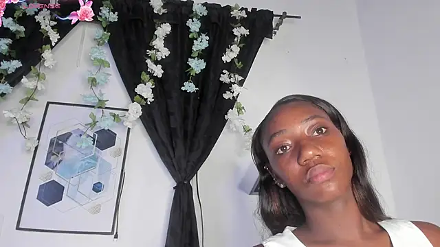 Snapshot of Khenta_Michells chatting on May 13, 11:29 am Khenta Michells online show from May 13, 11:29 am