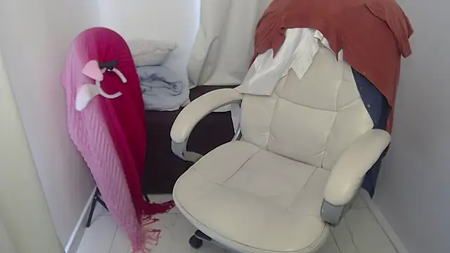 Abby Halliwey online show from December 9, 4:26 pm