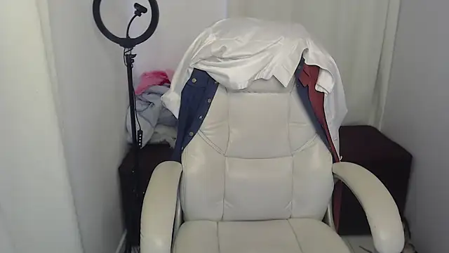 Abby Halliwey online show from December 21, 5:51 pm