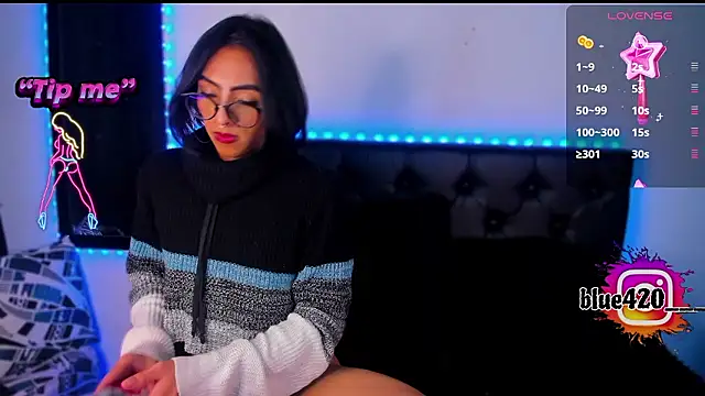 Skyler  blue4 online show from December 6, 11:03 pm