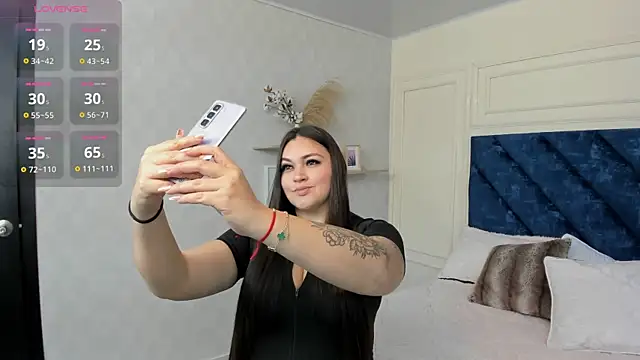 Charlotte Mayer online show from December 5, 11:30 am