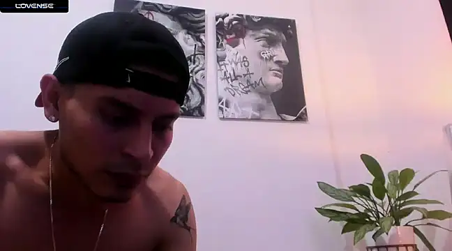 Snapshot of CruzVega chatting on January 23, 12:25 am CruzVega online show from January 23, 12:25 am