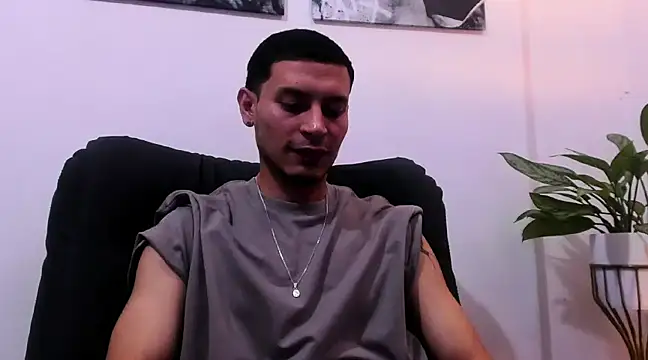 Snapshot of CruzVega chatting on February 3, 12:15 am CruzVega online show from February 3, 12:15 am