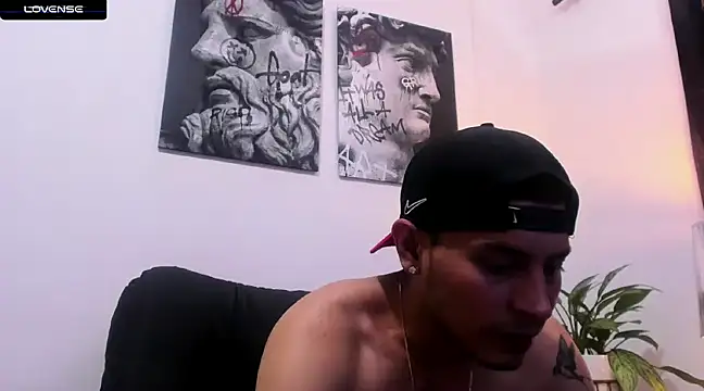Snapshot of CruzVega chatting on March 1, 4:54 pm CruzVega online show from March 1, 4:54 pm