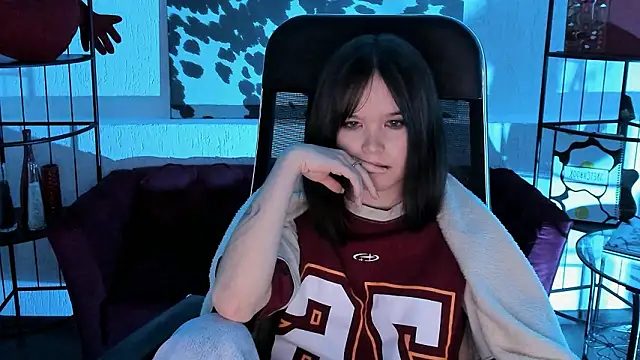 Snapshot of Elainebeness chatting on March 6, 1:24 am Elainebeness online show from March 6, 1:24 am