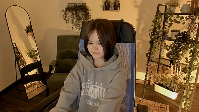 Snapshot of Elainebeness chatting on April 12, 10:15 pm Elainebeness online show from April 12, 10:15 pm